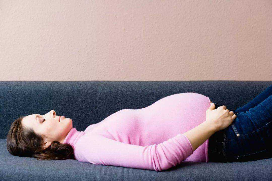 哺乳期一个月宝宝睡眠指南：轻松掌握优质睡眠的秘诀